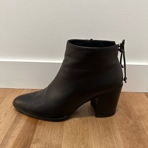 Stuart Weitzman Leather Heel Bootie 38.5